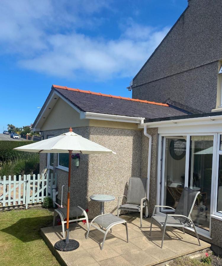 Bed and Breakfast Crossroads Holyhead Exterior foto