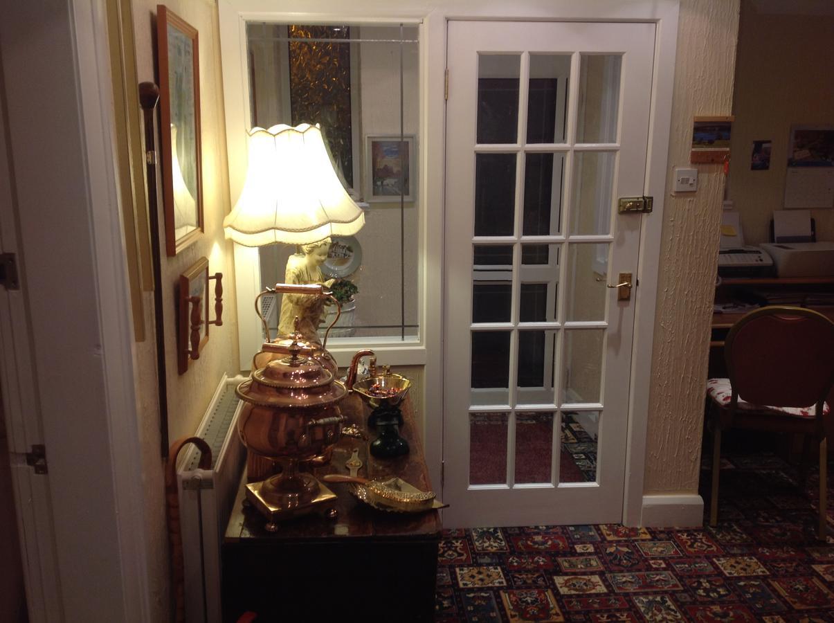 Bed and Breakfast Crossroads Holyhead Exterior foto